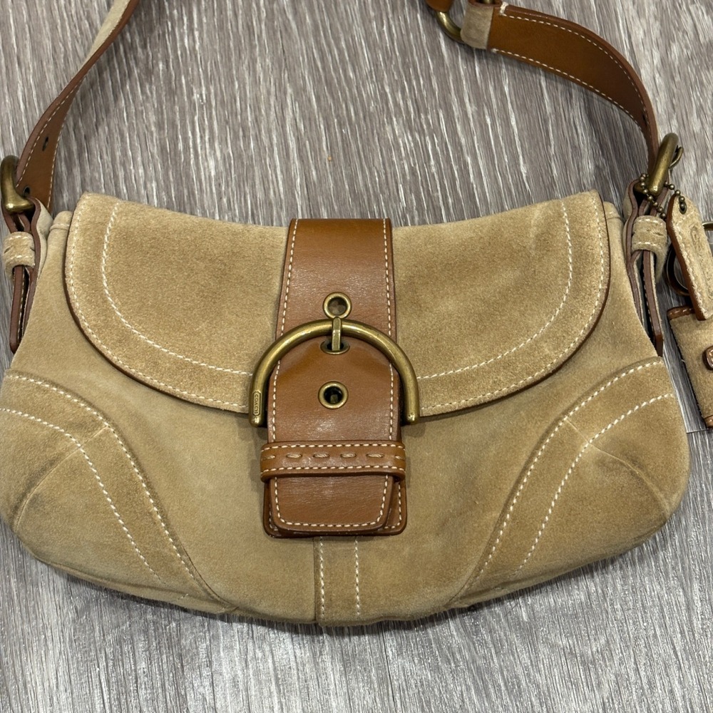 VTG 00s Coach Soho Tan Suede Leather Flap Shoulder Bag Buckle 9692 Sufflette Y2K - Picture 3 of 13